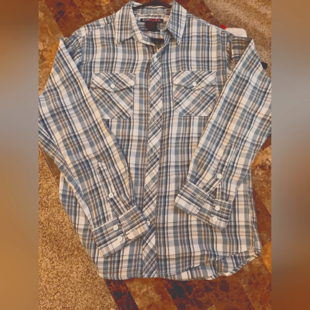 Men's LS Flannel shirt. Size: small.